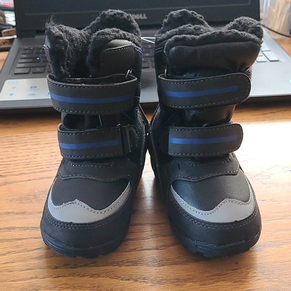 Winter boots size 5